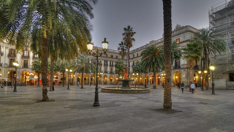 Plaça Reial al tramonto