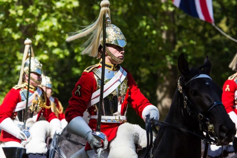 A Che Ora C è Il Cambio Della Guardia