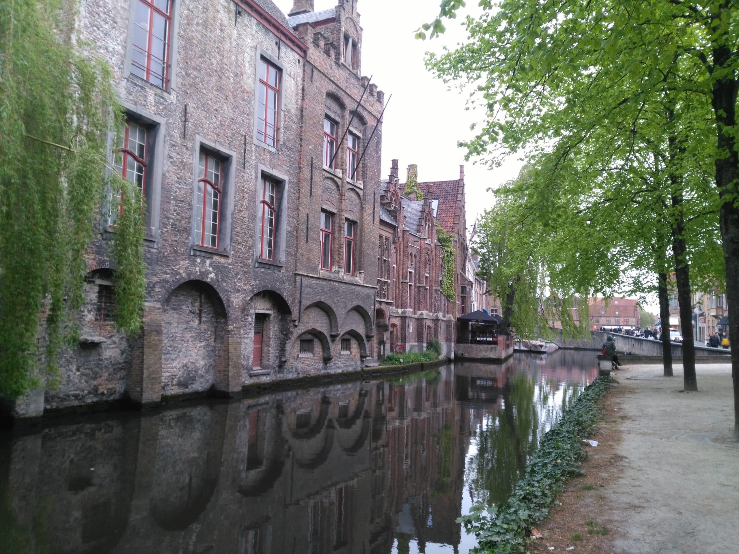 è Collegata A Bruxelles Da Un Lungo Canale